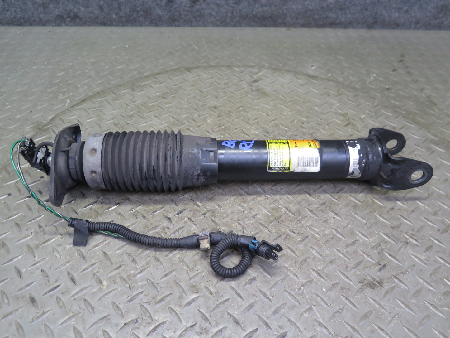 2004-2005 Cadillac XLR Rear Right & Left Side Shock Strut Absorber Set