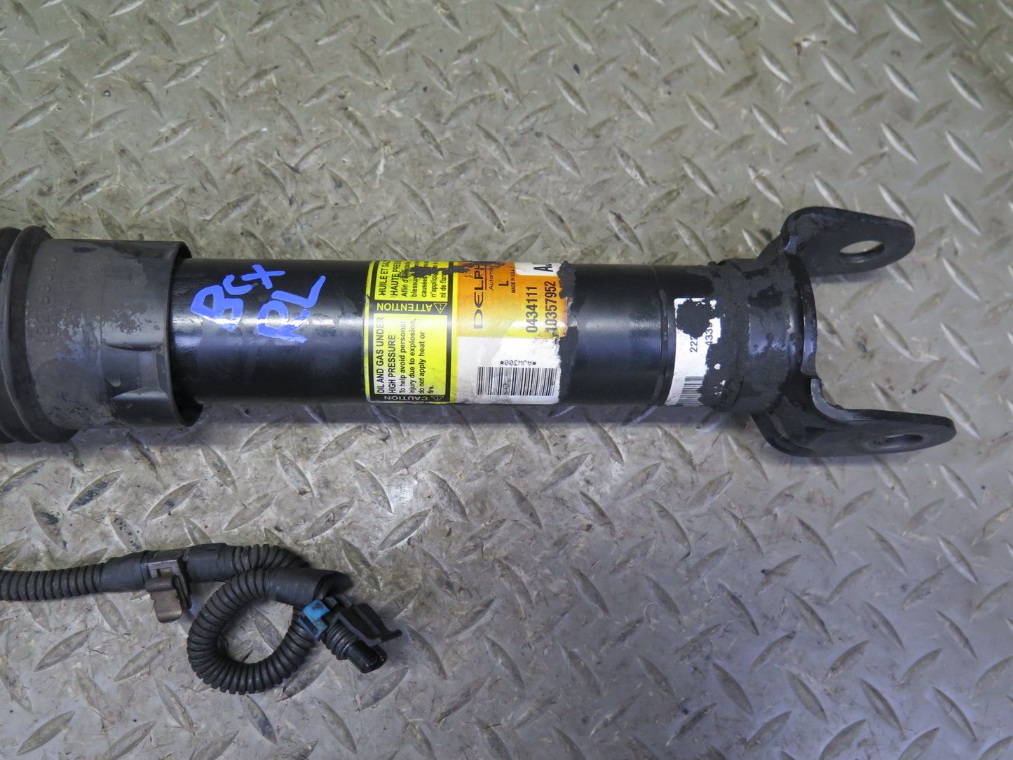 2004-2005 Cadillac XLR Rear Right & Left Side Shock Strut Absorber Set