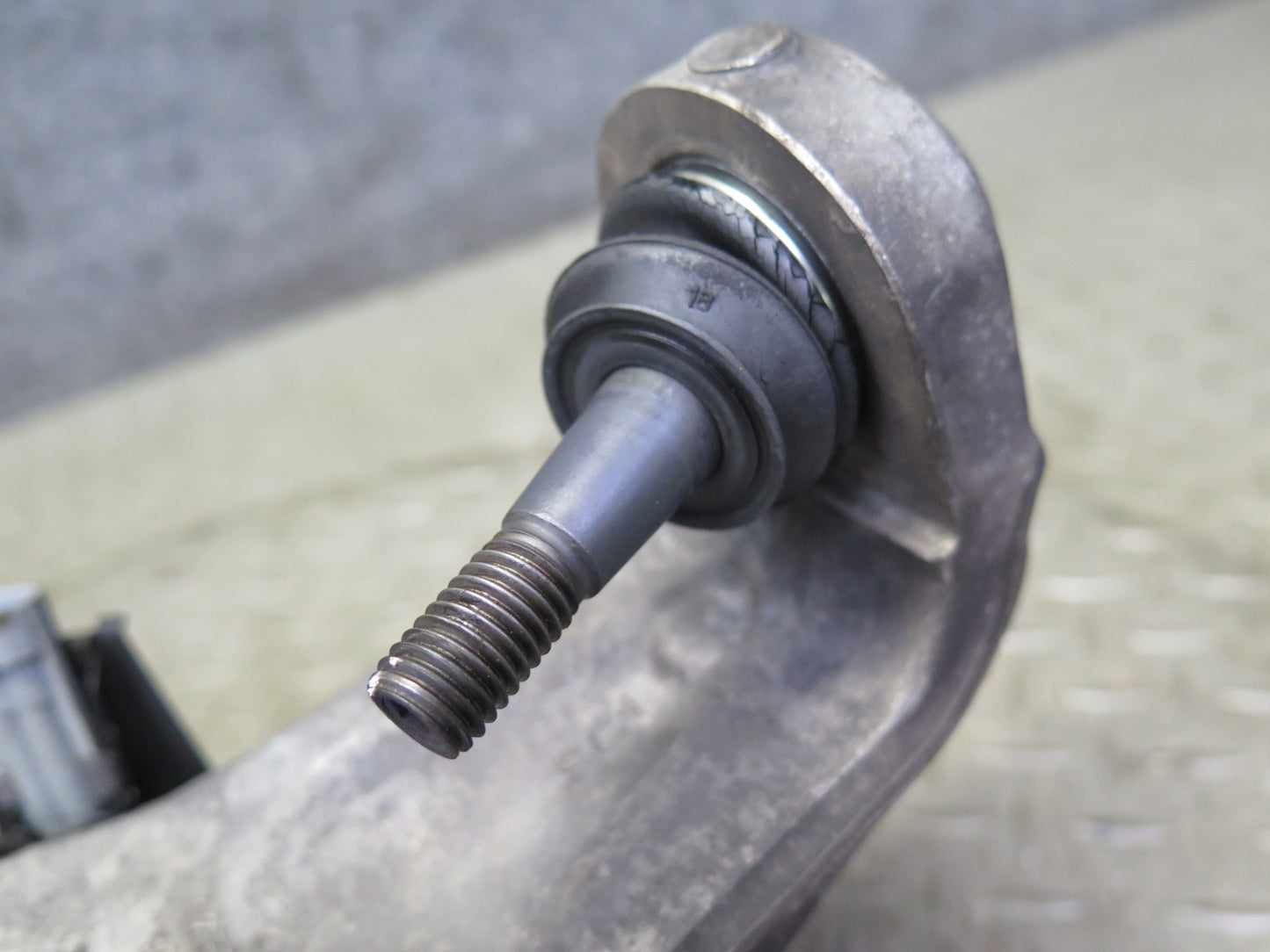 2004-2008 Cadillac XLR Front Right Pass Side Spindle Knuckle Wheel Hub Bearing