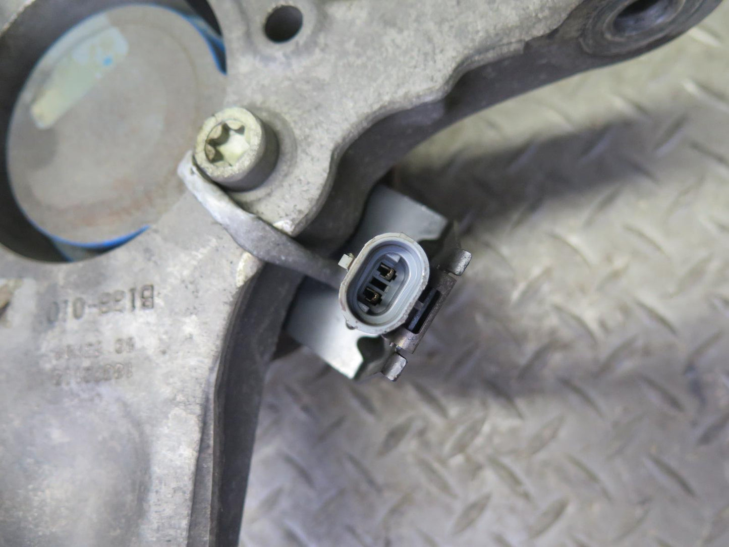 2004-2008 Cadillac XLR Front Right Pass Side Spindle Knuckle Wheel Hub Bearing