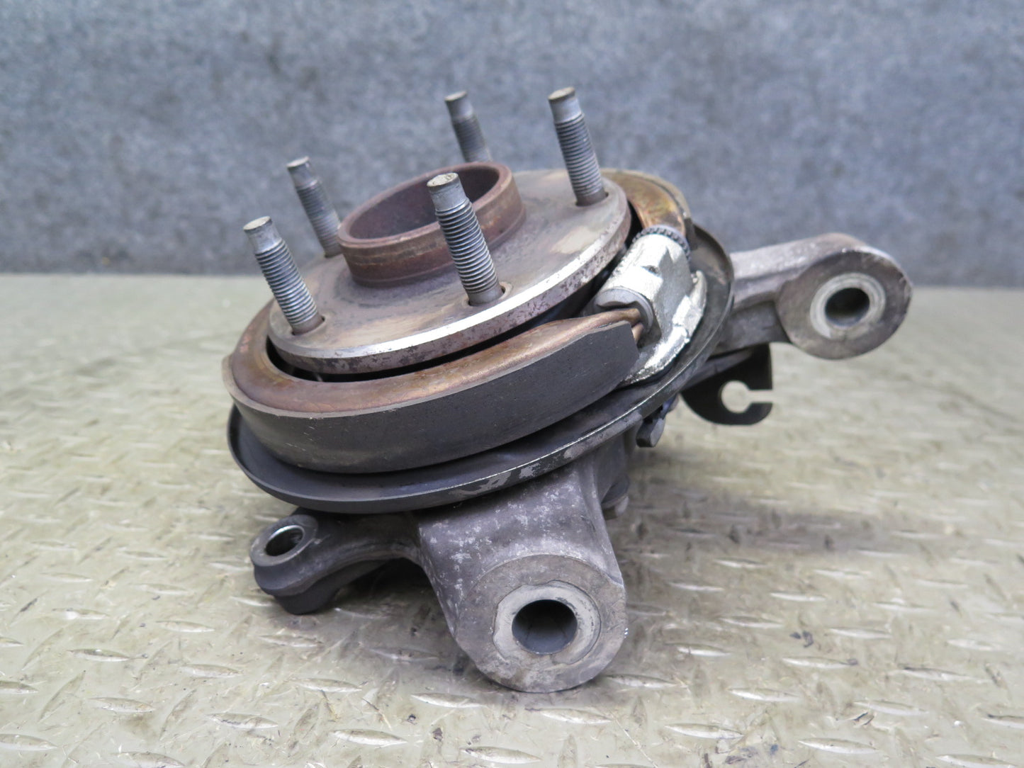 2004-2008 Cadillac XLR Rear Left Driver Side Spindle Knuckle Wheel Hub Bearing