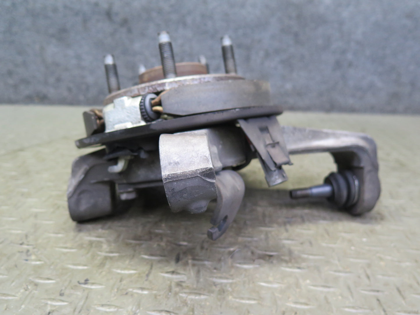 2004-2008 Cadillac XLR Rear Left Driver Side Spindle Knuckle Wheel Hub Bearing