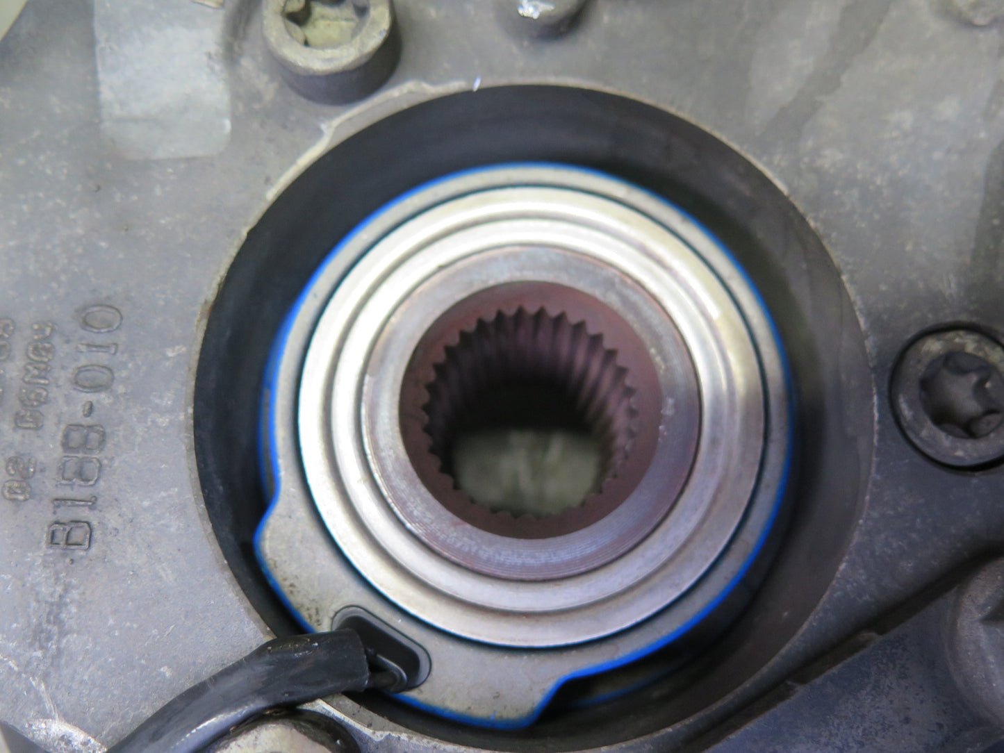 2004-2008 Cadillac XLR Rear Left Driver Side Spindle Knuckle Wheel Hub Bearing