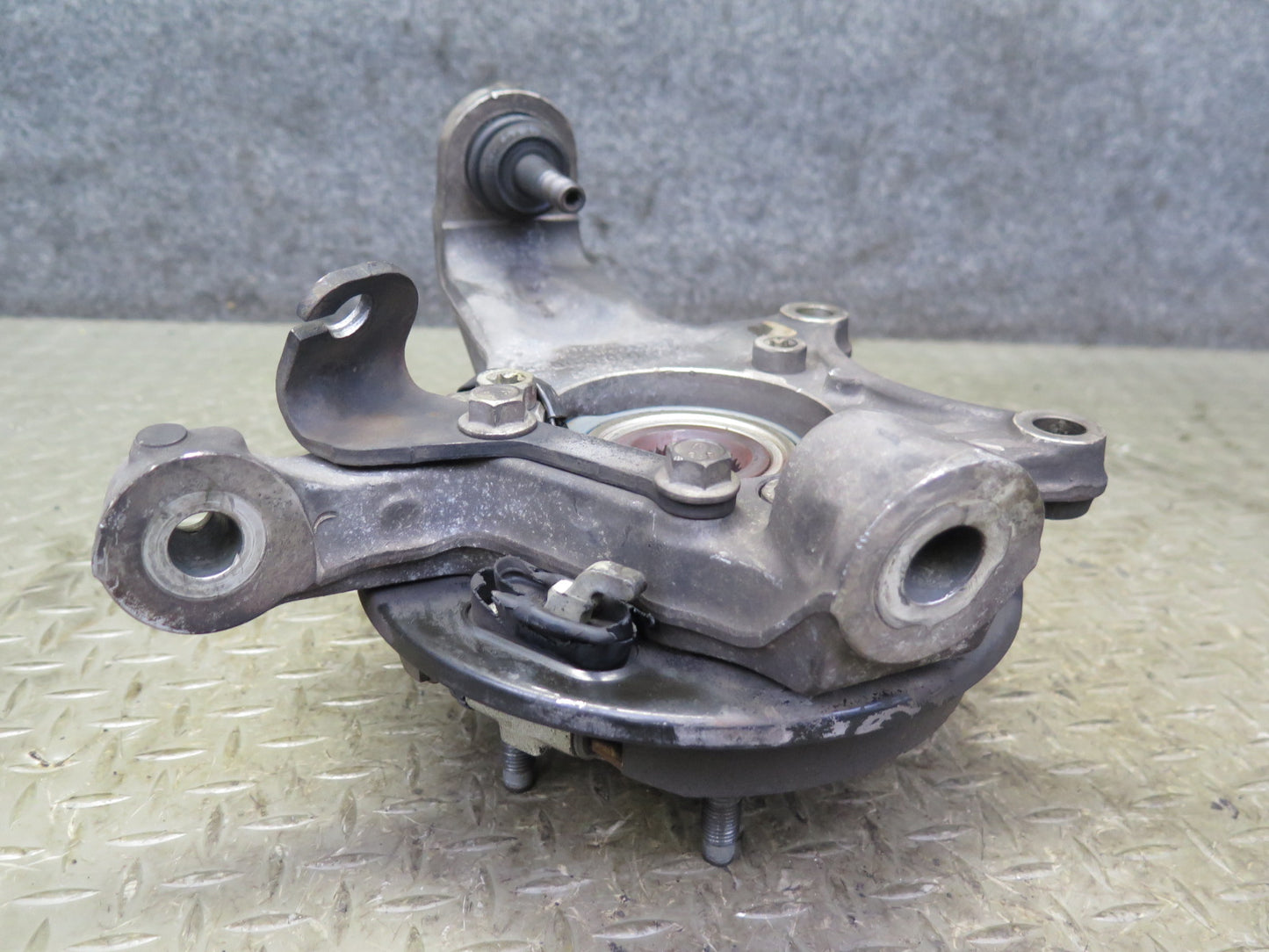 2004-2008 Cadillac XLR Rear Left Driver Side Spindle Knuckle Wheel Hub Bearing