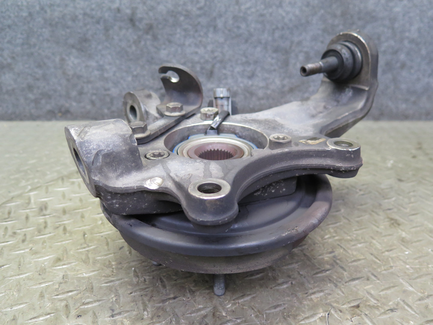 2004-2008 Cadillac XLR Rear Left Driver Side Spindle Knuckle Wheel Hub Bearing