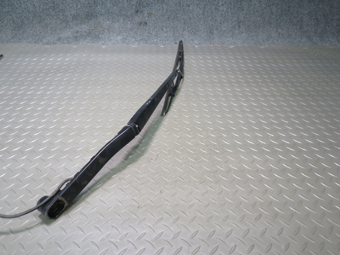 2004-2009 Cadillac XLR Front Left & Right Windshield Wiper Arm Set of 2