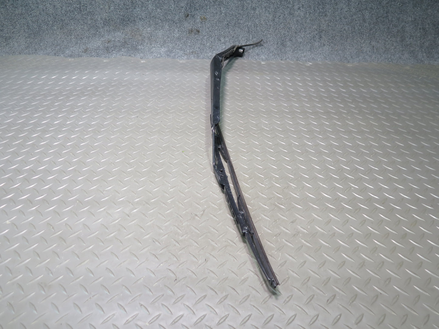 2004-2009 Cadillac XLR Front Left & Right Windshield Wiper Arm Set of 2
