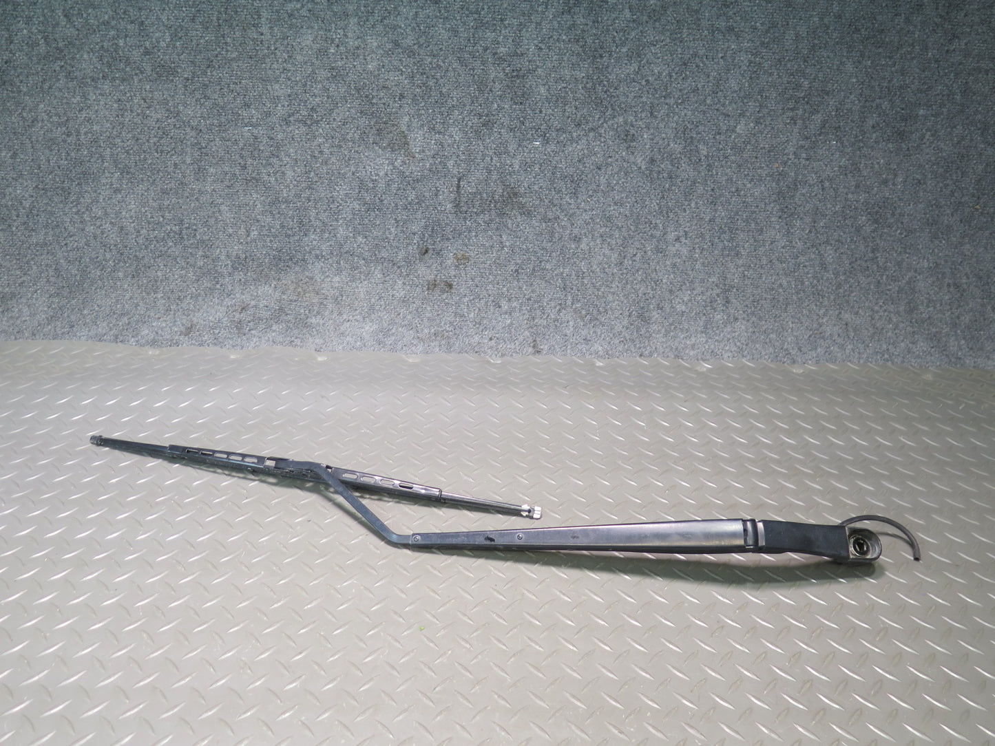 2004-2009 Cadillac XLR Front Left & Right Windshield Wiper Arm Set of 2