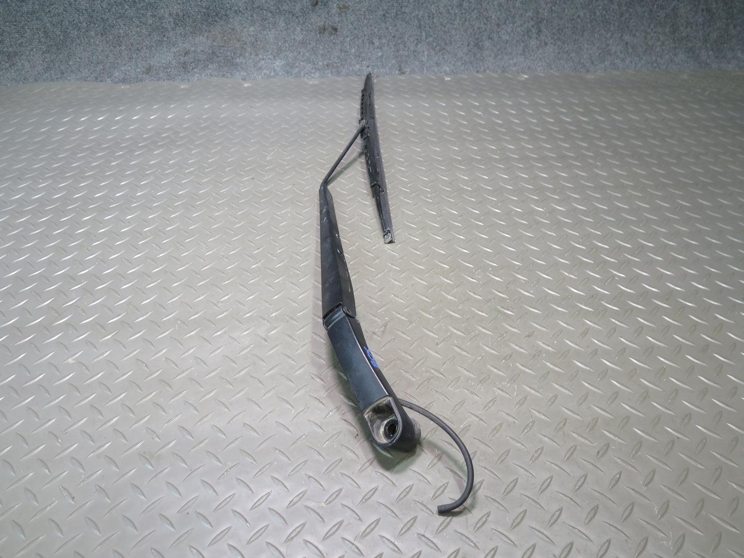 2004-2009 Cadillac XLR Front Left & Right Windshield Wiper Arm Set of 2