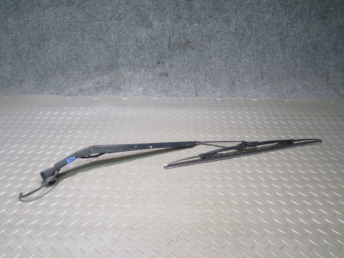 2004-2009 Cadillac XLR Front Left & Right Windshield Wiper Arm Set of 2