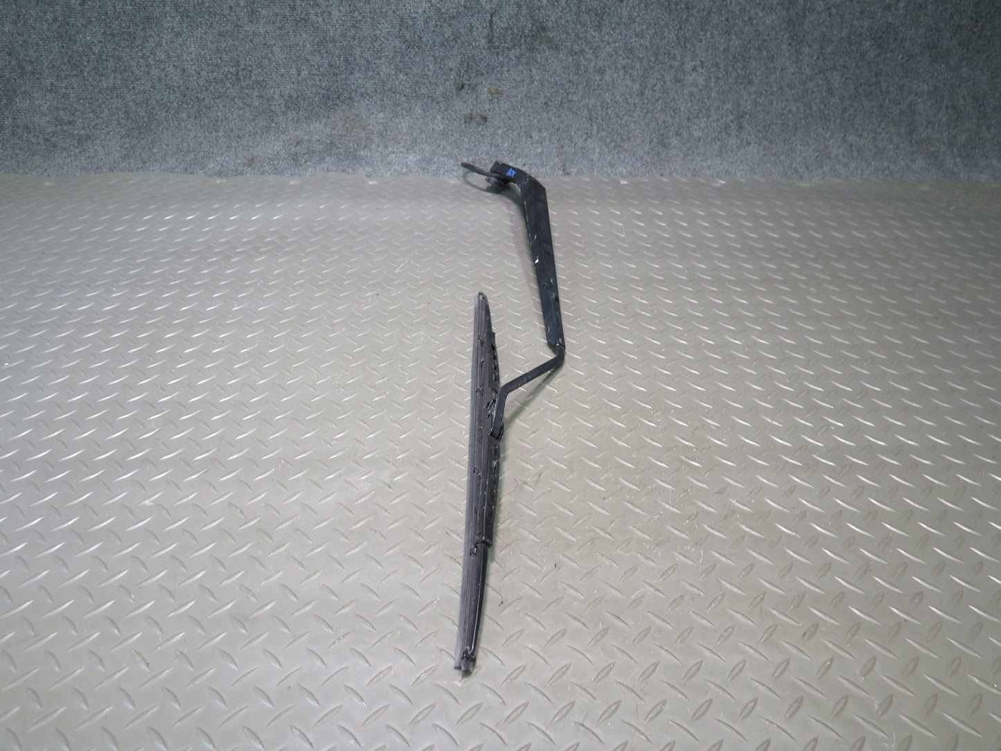 2004-2009 Cadillac XLR Front Left & Right Windshield Wiper Arm Set of 2