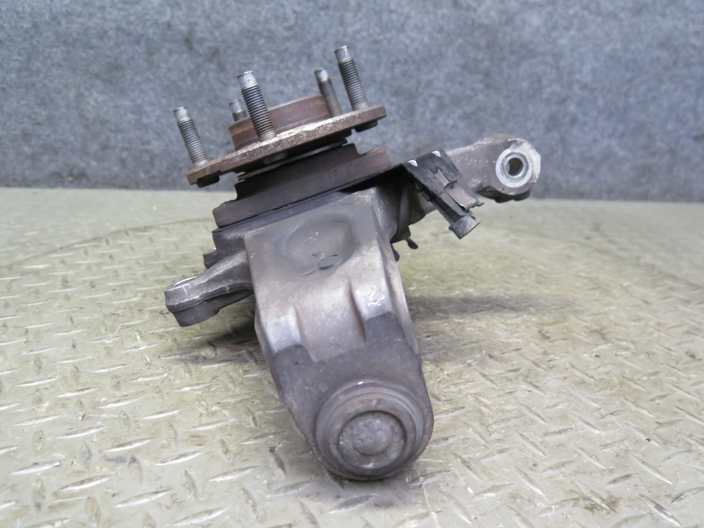 2004-2008 Cadillac XLR Front Left Driver Side Spindle Knuckle Wheel Hub Bearing