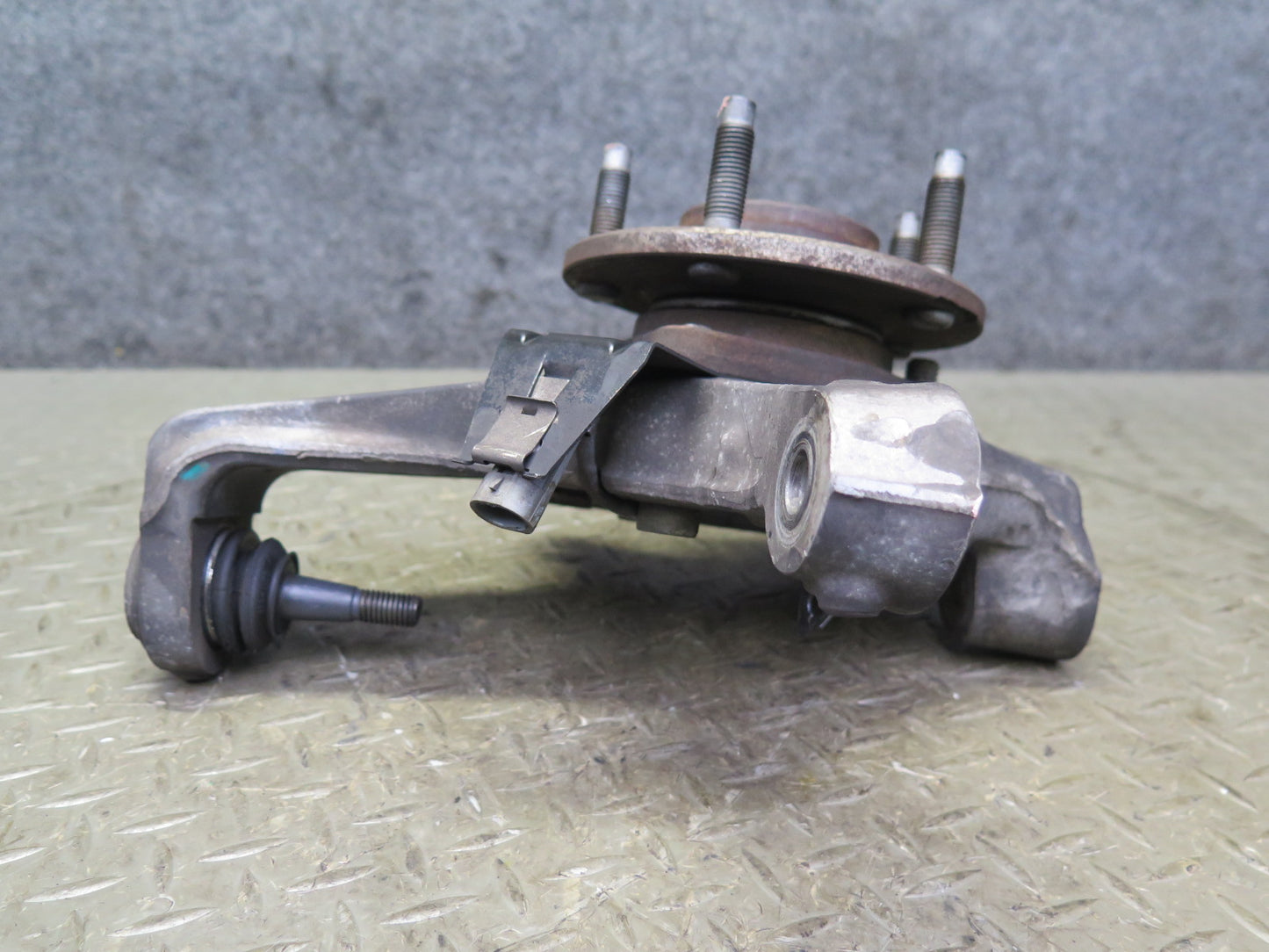 2004-2008 Cadillac XLR Front Left Driver Side Spindle Knuckle Wheel Hub Bearing