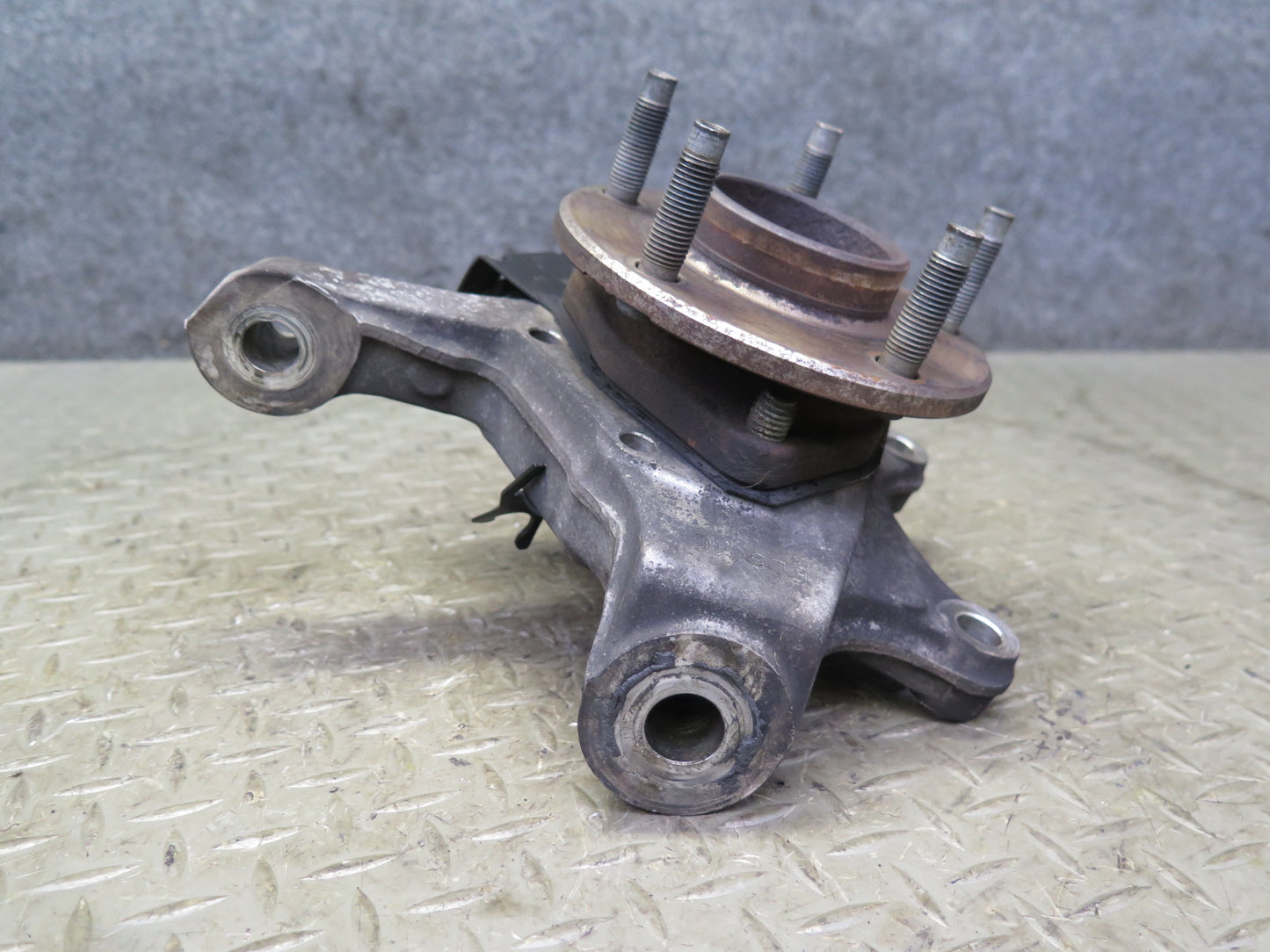 2004-2008 Cadillac XLR Front Left Driver Side Spindle Knuckle Wheel Hub Bearing