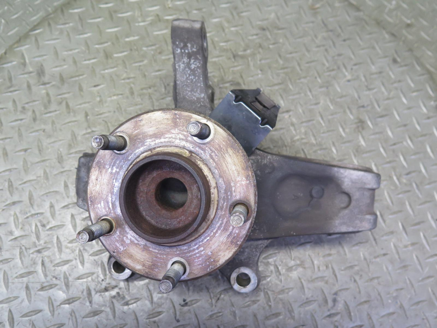 2004-2008 Cadillac XLR Front Left Driver Side Spindle Knuckle Wheel Hub Bearing