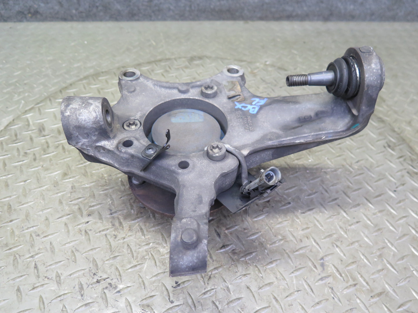 2004-2008 Cadillac XLR Front Left Driver Side Spindle Knuckle Wheel Hub Bearing