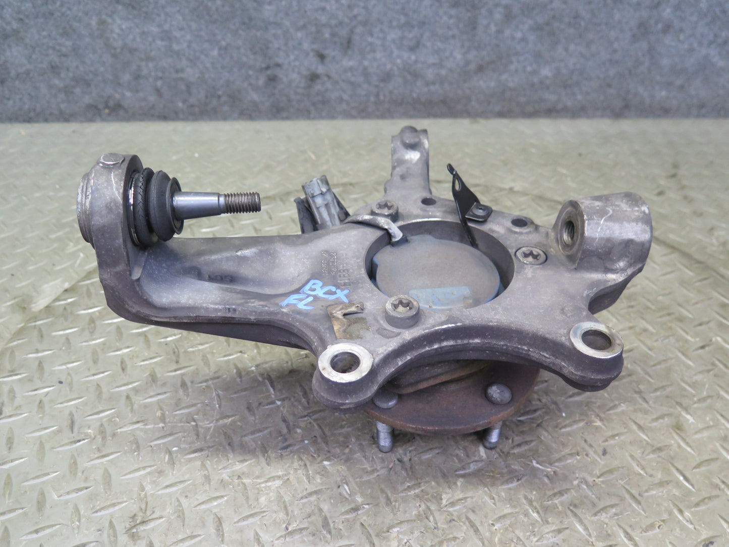 2004-2008 Cadillac XLR Front Left Driver Side Spindle Knuckle Wheel Hub Bearing