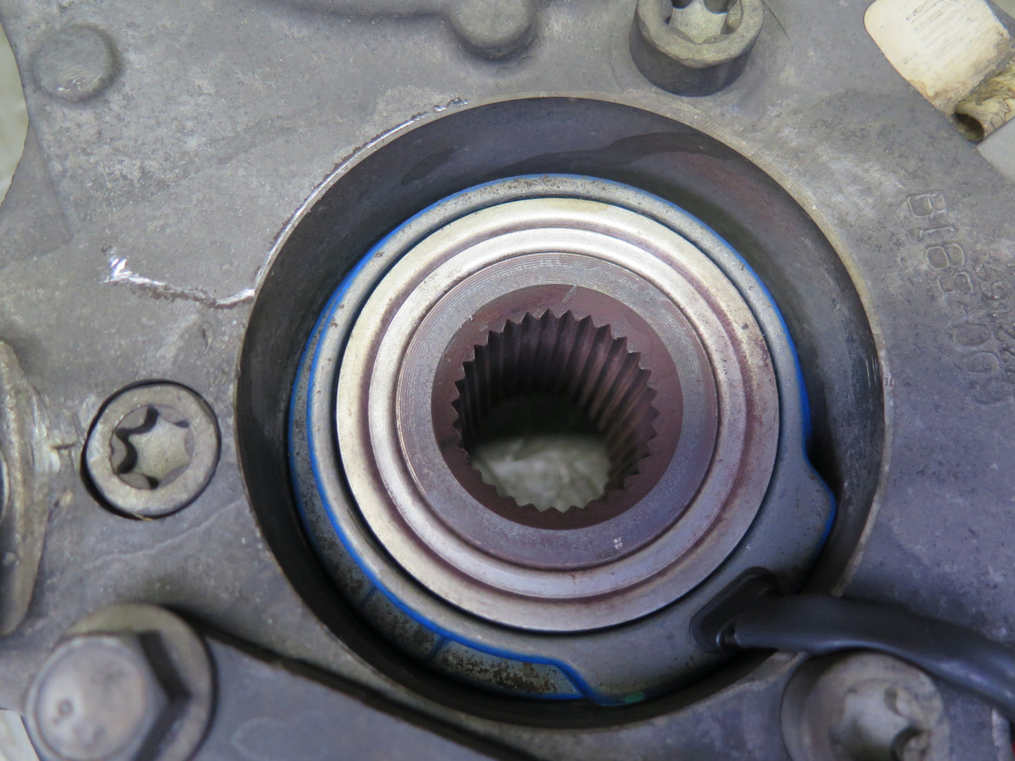 2004-2008 Cadillac XLR Rear Right Pass Side Spindle Knuckle Wheel Hub Bearing