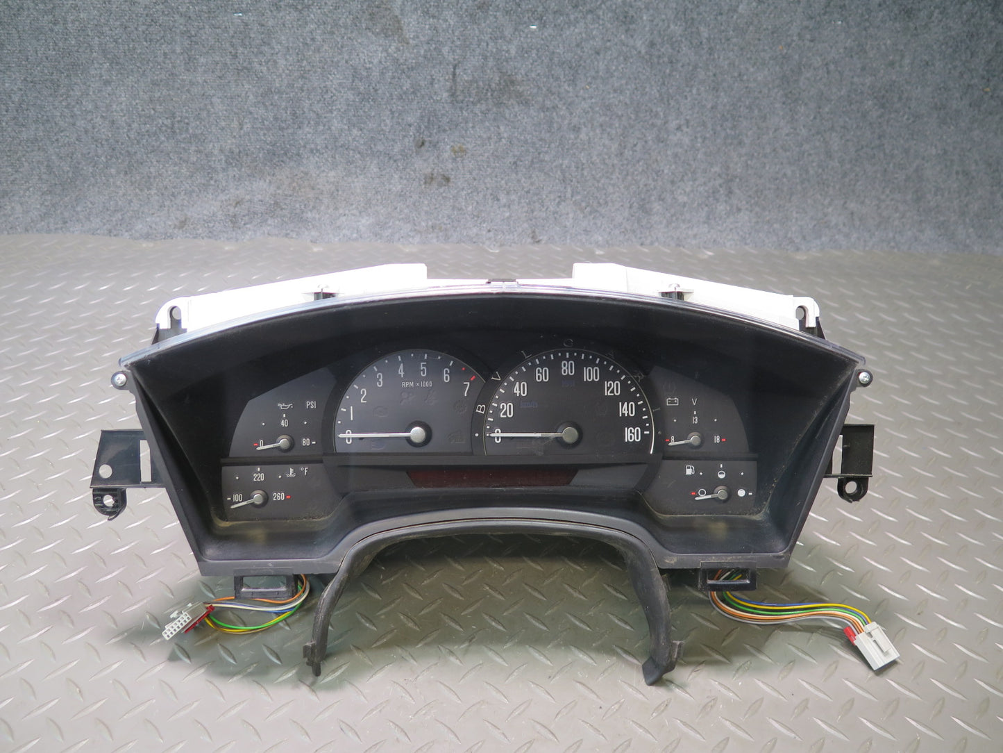 2004-2005 Cadillac XLR Dash Instrument Cluster Gauge Speedometer
