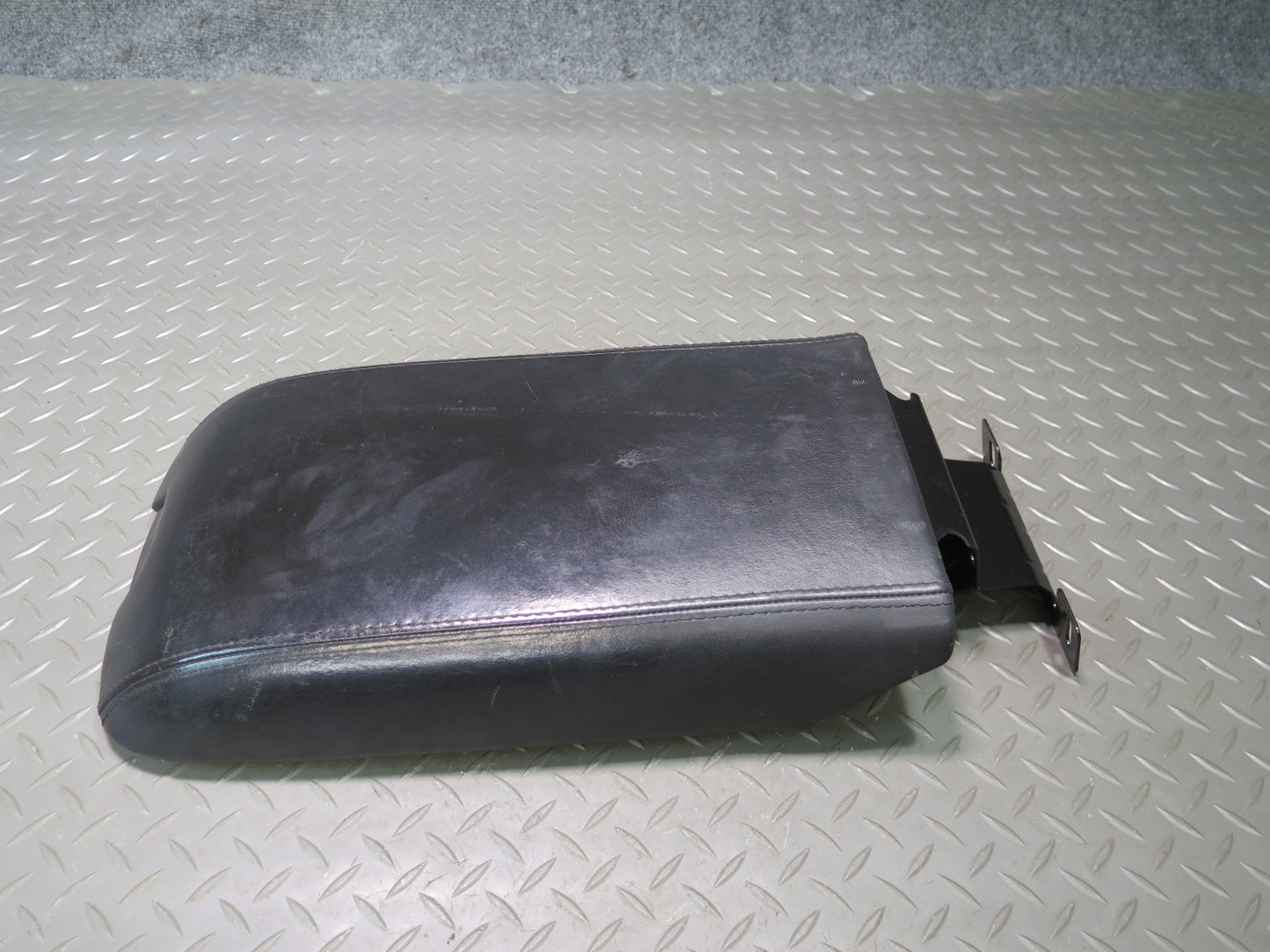 2004-2006 Cadillac XLR Center Console Lid Arm Rest Leather Black