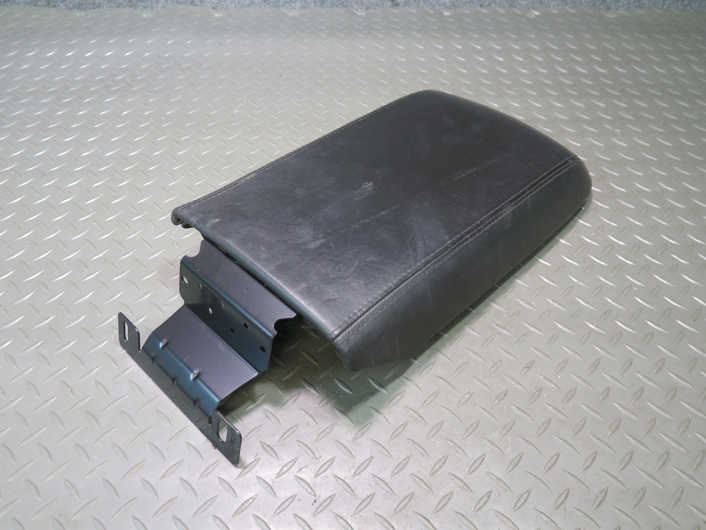 2004-2006 Cadillac XLR Center Console Lid Arm Rest Leather Black