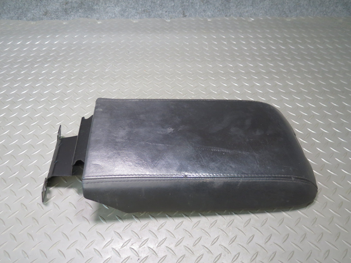 2004-2006 Cadillac XLR Center Console Lid Arm Rest Leather Black