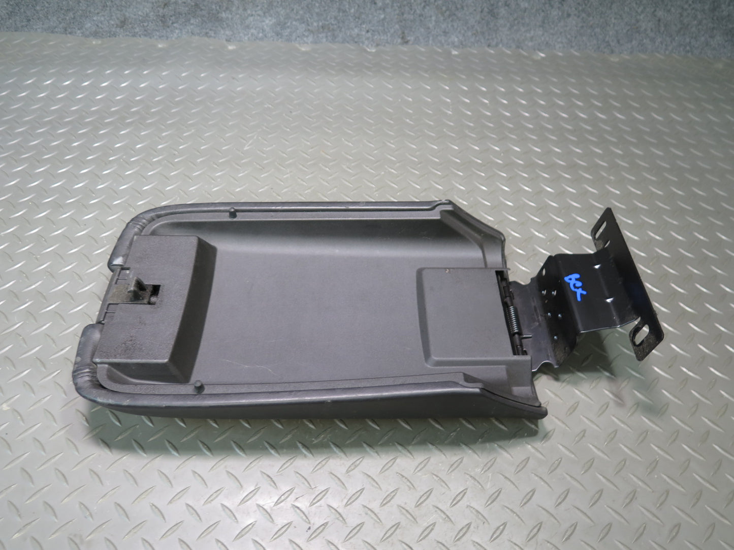 2004-2006 Cadillac XLR Center Console Lid Arm Rest Leather Black
