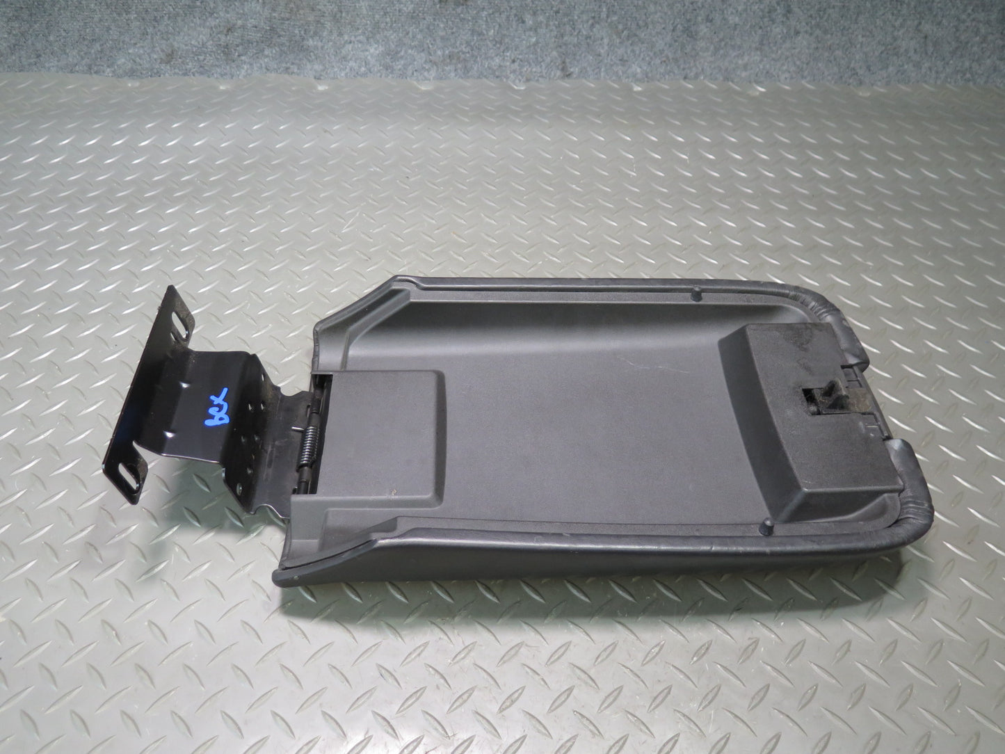2004-2006 Cadillac XLR Center Console Lid Arm Rest Leather Black