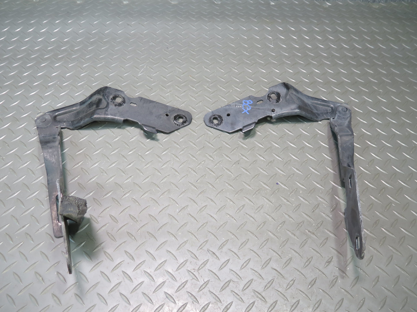 2004-2009 Cadillac XLR Front Right & Left Side Hood Bonnet Hinge Support Set