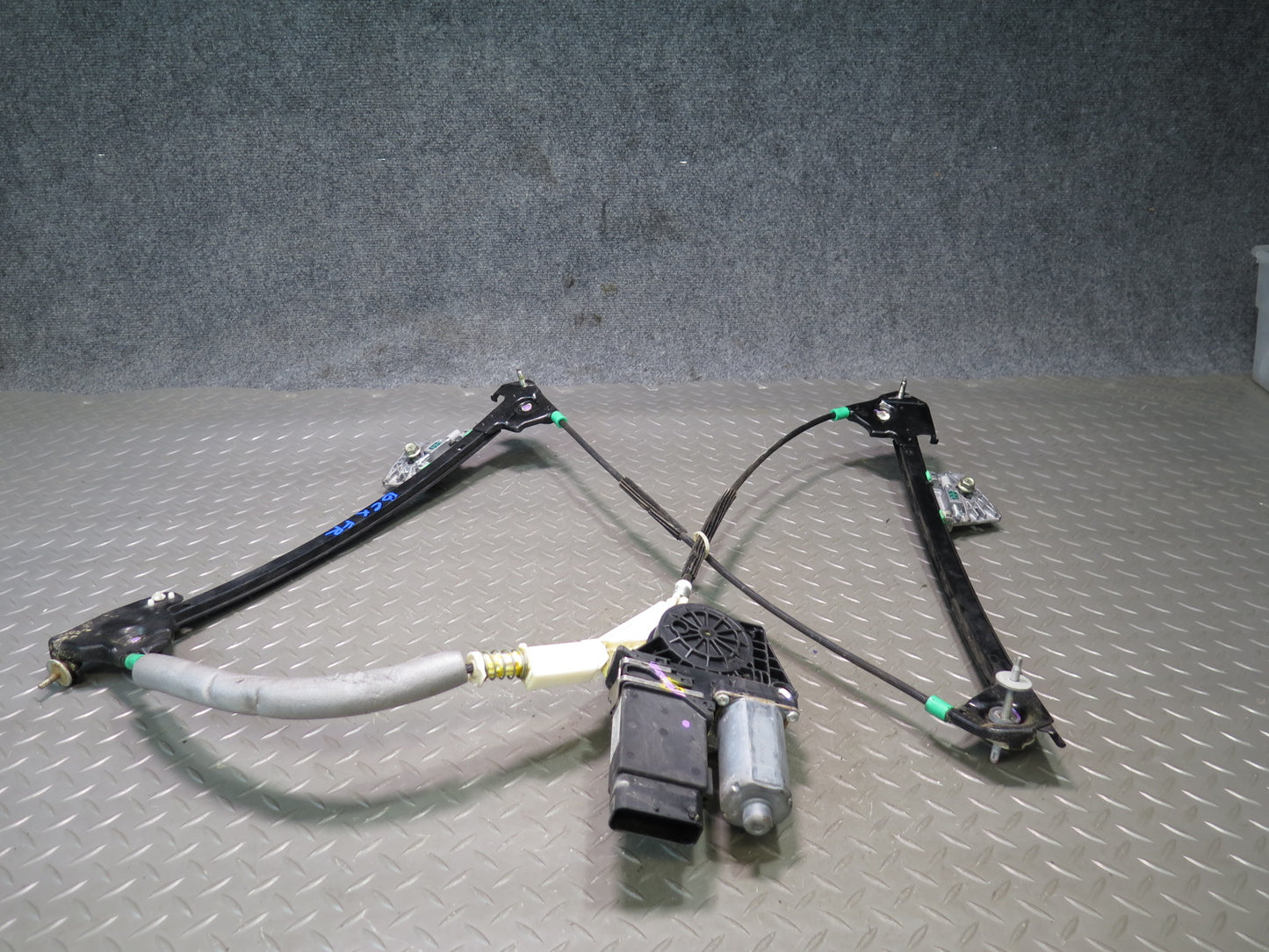 2004-2009 Cadillac XLR Front Right Passenger Side Window Regulator W/ Motor