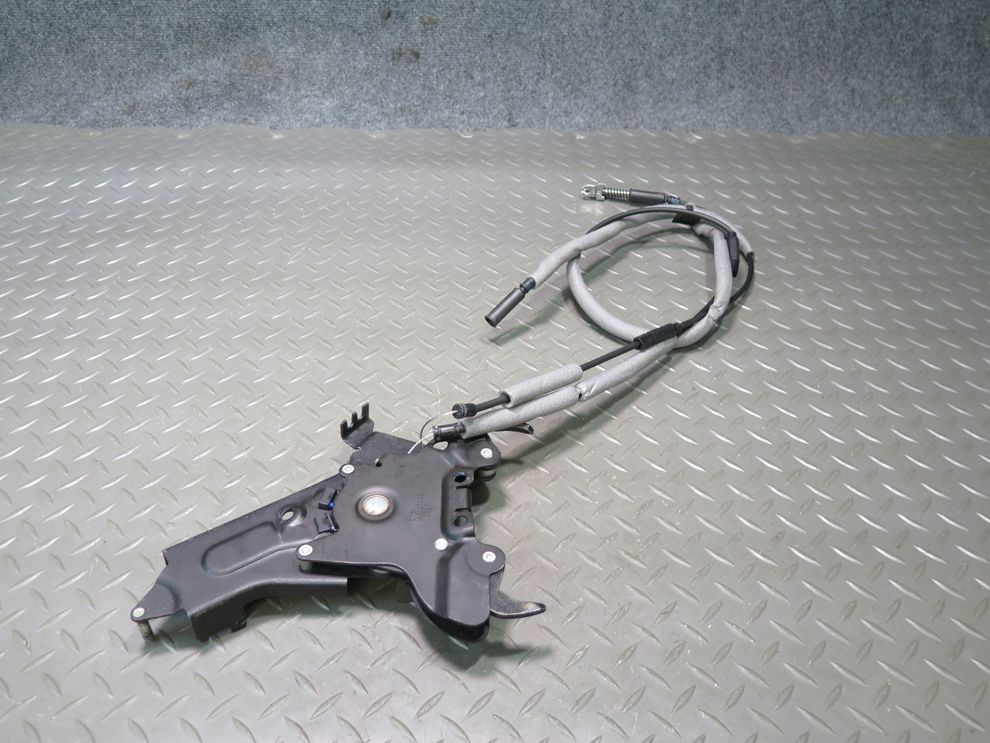 2004-2009 Cadillac XLR Convertible TOP Roof Center Lock Latch W/ Cable