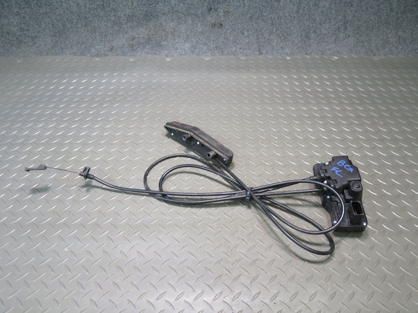 2004-2009 Cadillac XLR Left Driver Side Door Lock Latch W/ Handle & Cable