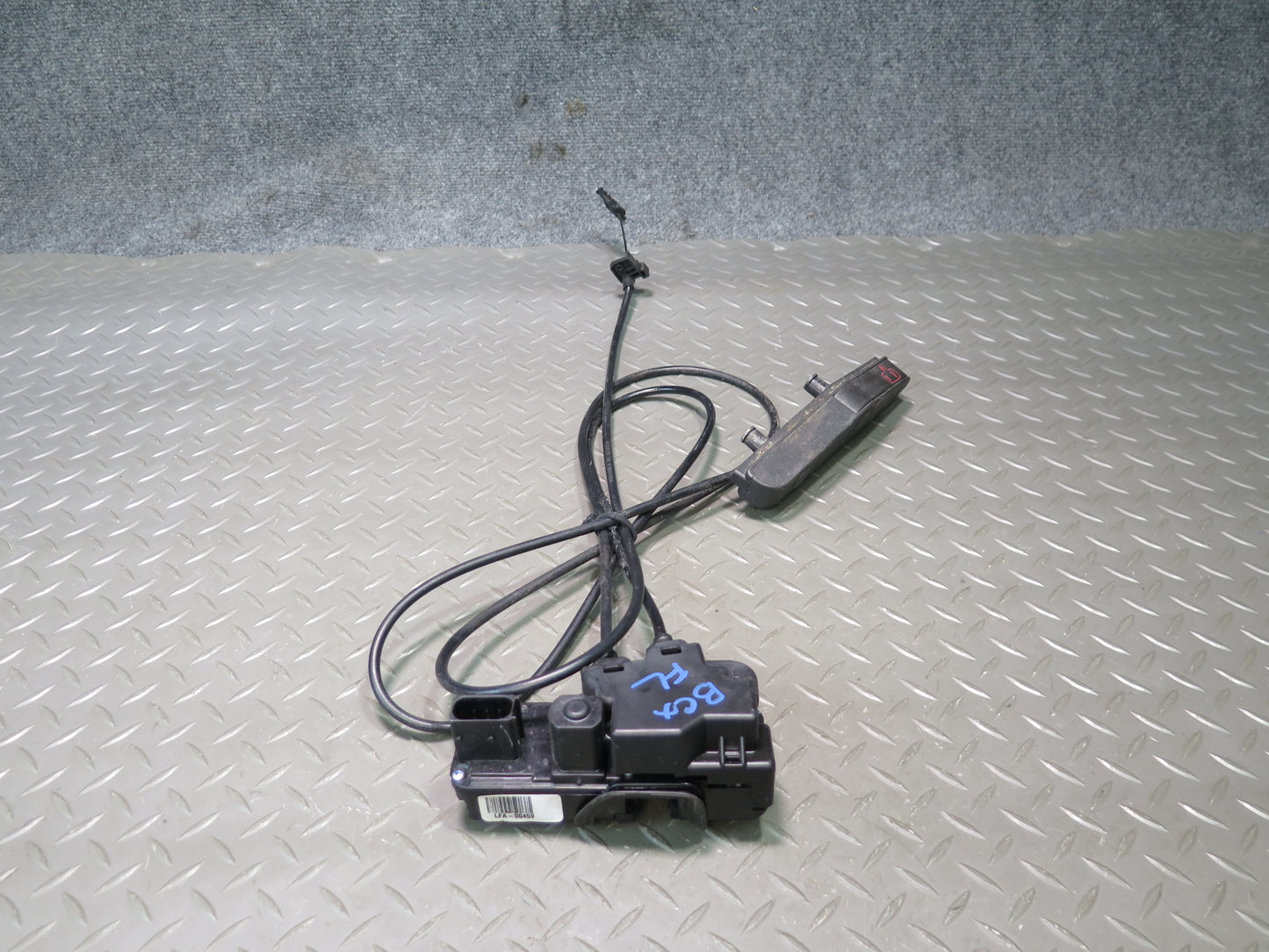2004-2009 Cadillac XLR Left Driver Side Door Lock Latch W/ Handle & Cable
