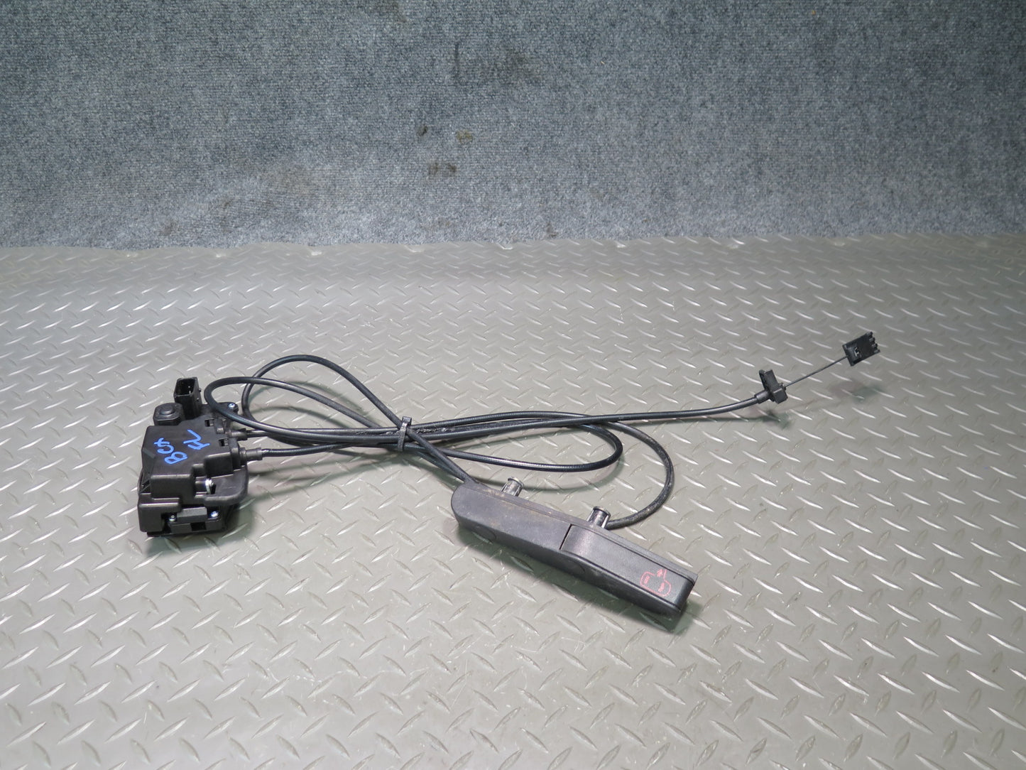 2004-2009 Cadillac XLR Left Driver Side Door Lock Latch W/ Handle & Cable