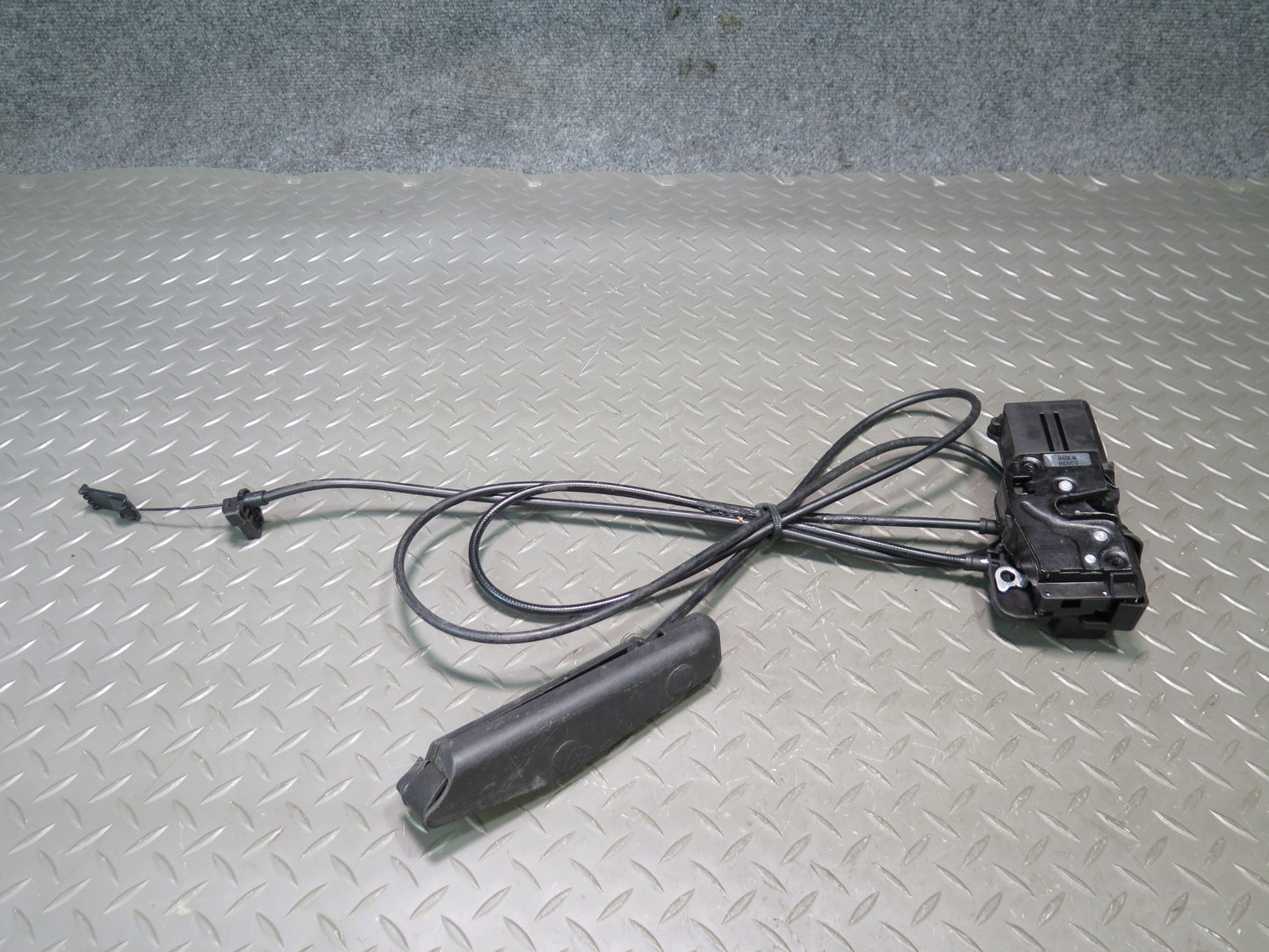 2004-2009 Cadillac XLR Left Driver Side Door Lock Latch W/ Handle & Cable