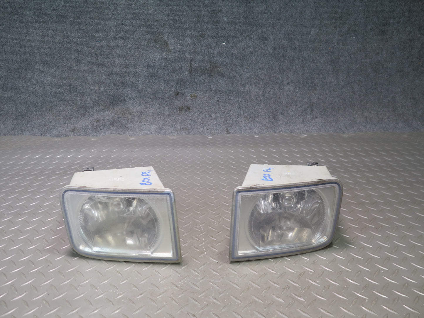 2004-2008 Cadillac XLR Front Left & Right Side Fog Light Lamp Set of 2