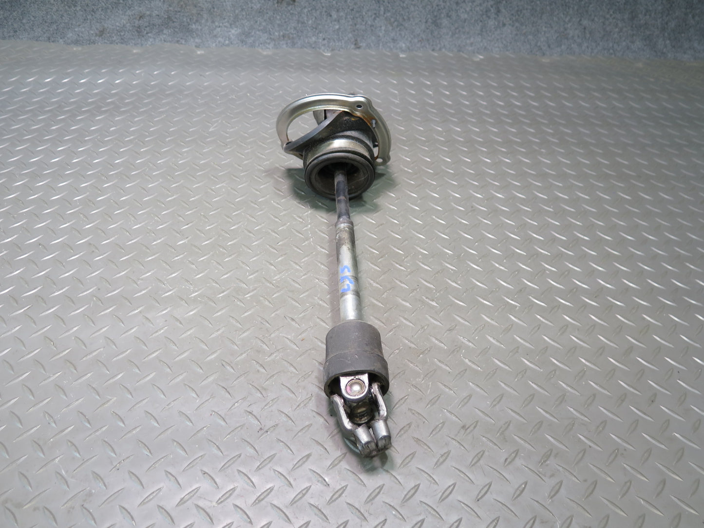 01-06 Lexus UCF30L LS430 Steering Column Lower U Joint Linkage Shaft OEM