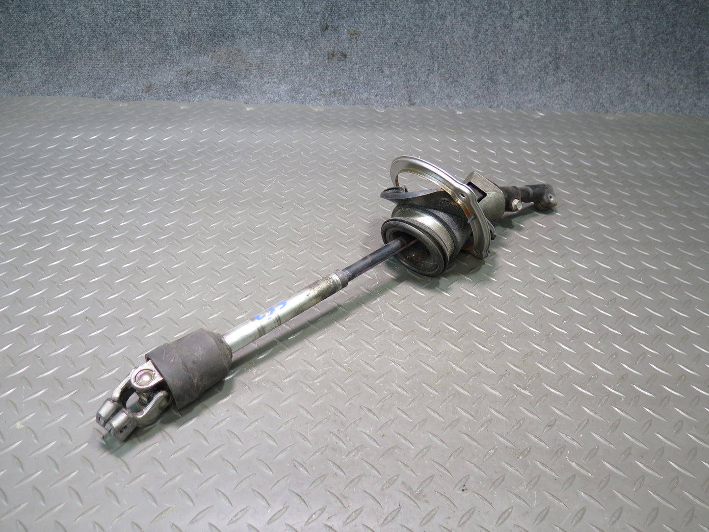 01-06 Lexus UCF30L LS430 Steering Column Lower U Joint Linkage Shaft OEM