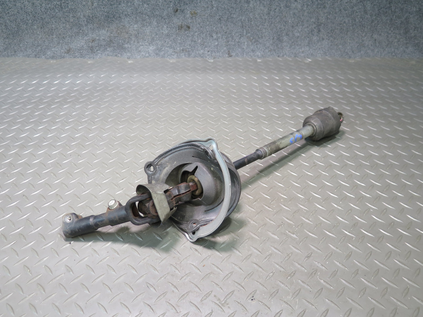 01-06 Lexus UCF30L LS430 Steering Column Lower U Joint Linkage Shaft OEM