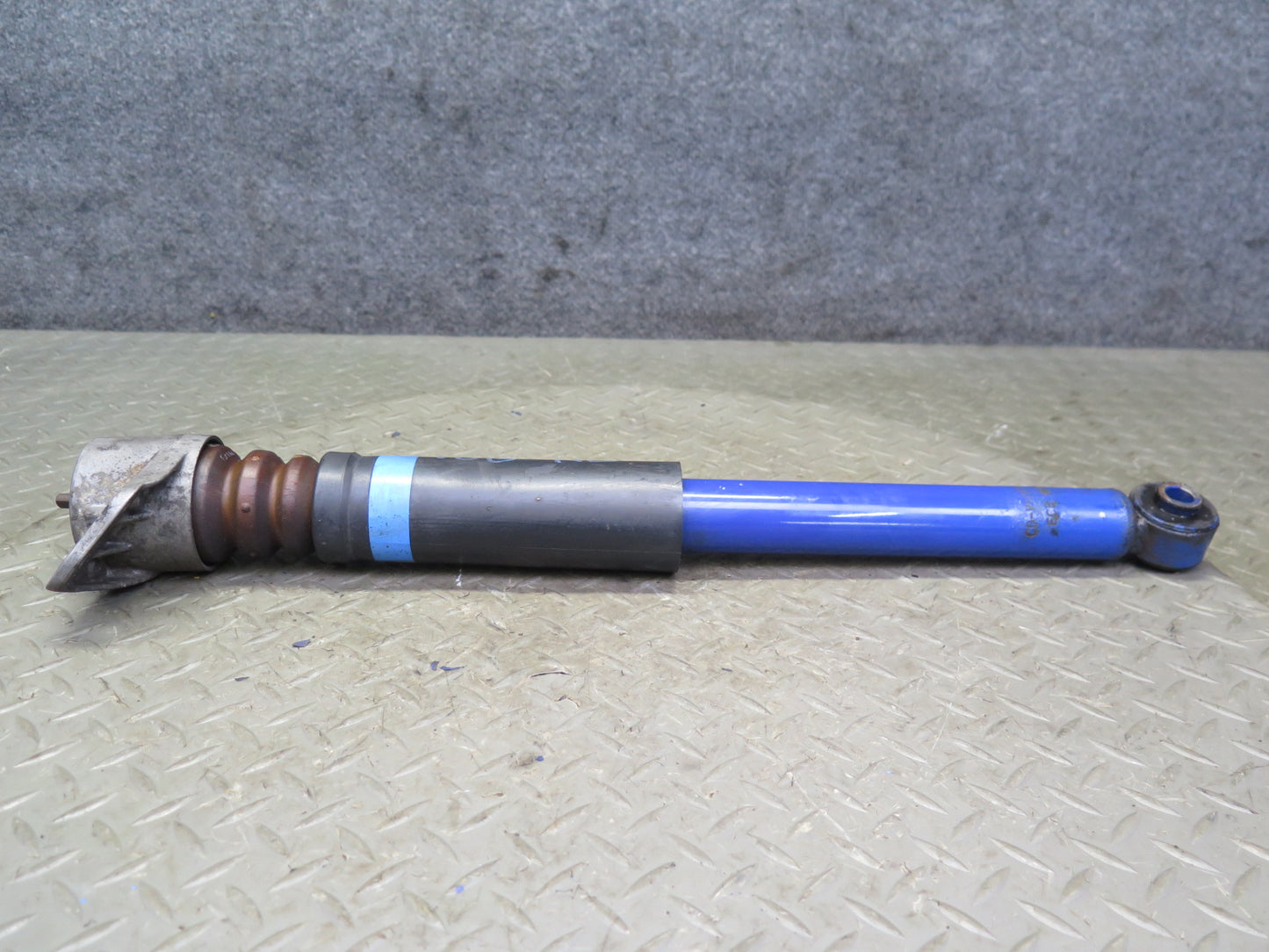 12-13 VW Golf R MK6 Set of 2 Rear Left & Right Strut Shock Absorber Aftermarket