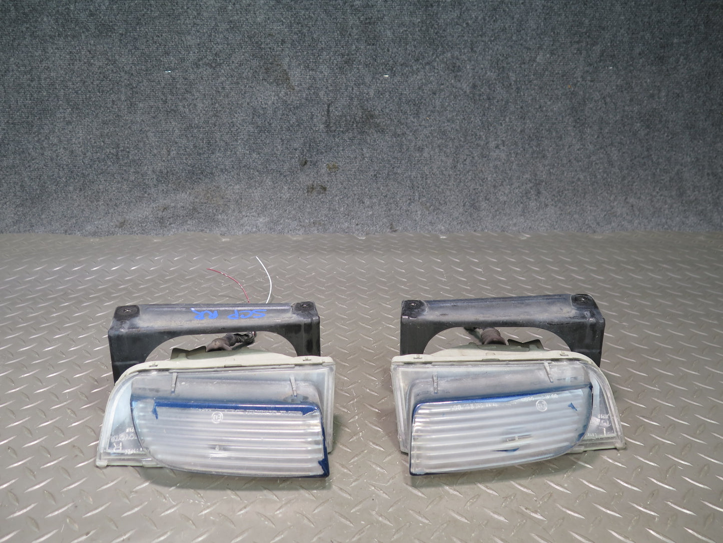 02-05 Lexus SC430 Set of 2 Rear Bumper Left & Right Backup Reverse Light OEM