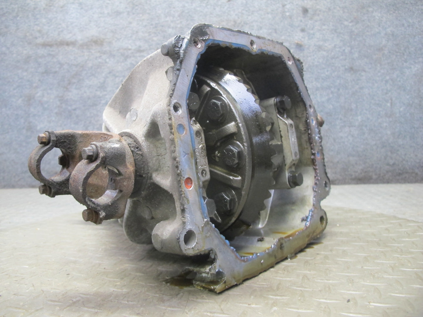 88-96 Chevrolet Corvette C4 A/T Dana 36 Rear Differential Carrier 2.59 Ratio 41k