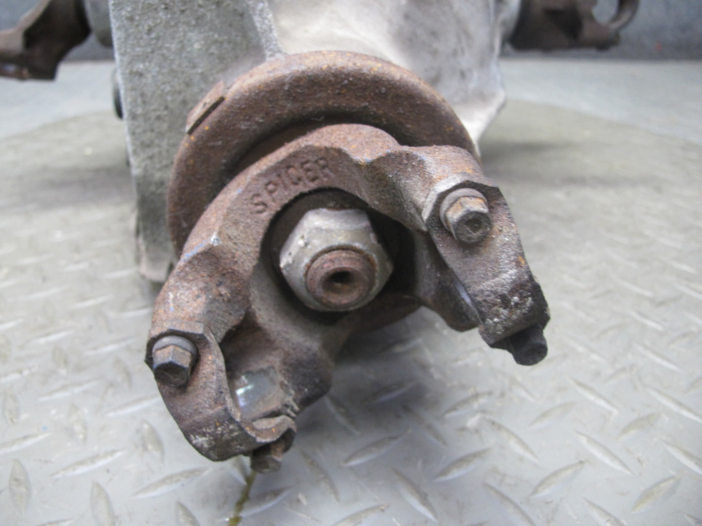 88-96 Chevrolet Corvette C4 A/T Dana 36 Rear Differential Carrier 2.59 Ratio 41k