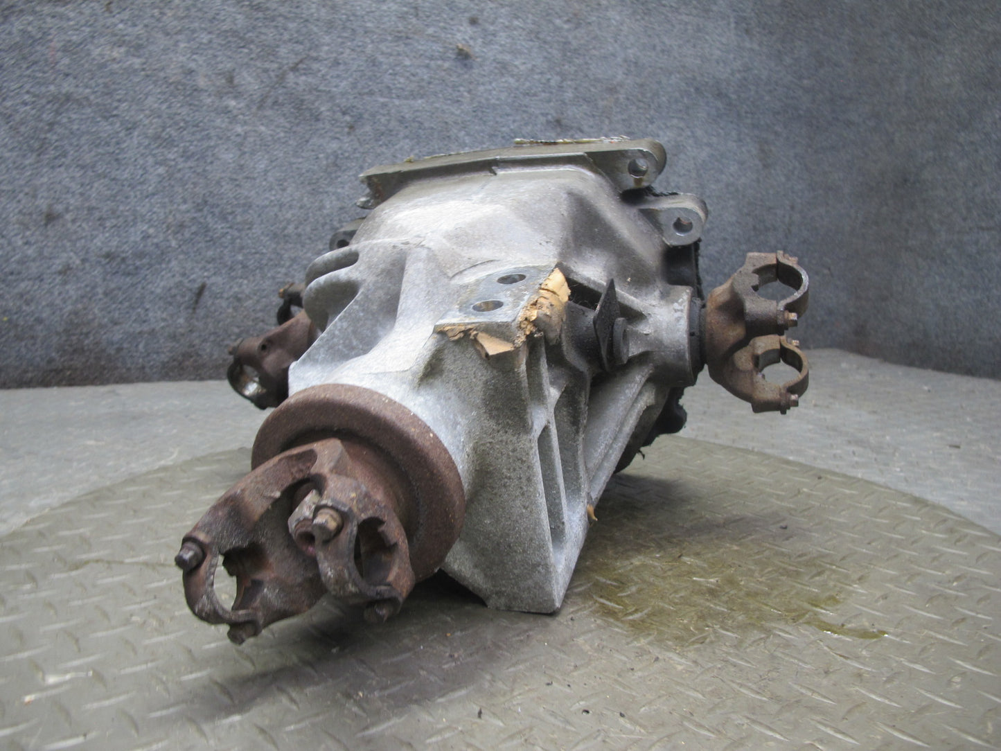 88-96 Chevrolet Corvette C4 A/T Dana 36 Rear Differential Carrier 2.59 Ratio 41k