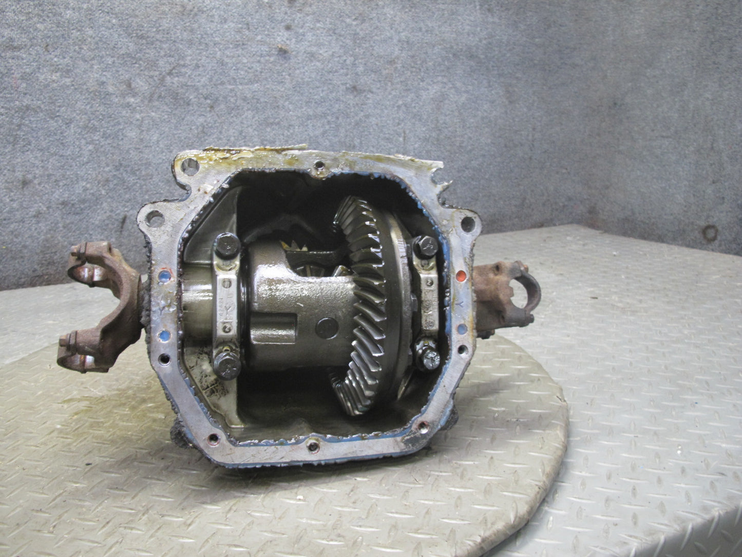 88-96 Chevrolet Corvette C4 A/T Dana 36 Rear Differential Carrier 2.59 Ratio 41k