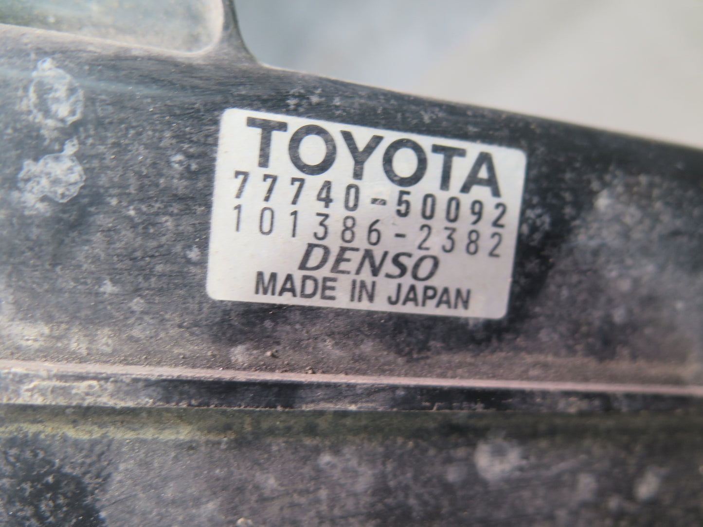 01-06 Lexus UCF30L LS430 Fuel Evap Vapor Charcoal Canister 77740-50092 OEM