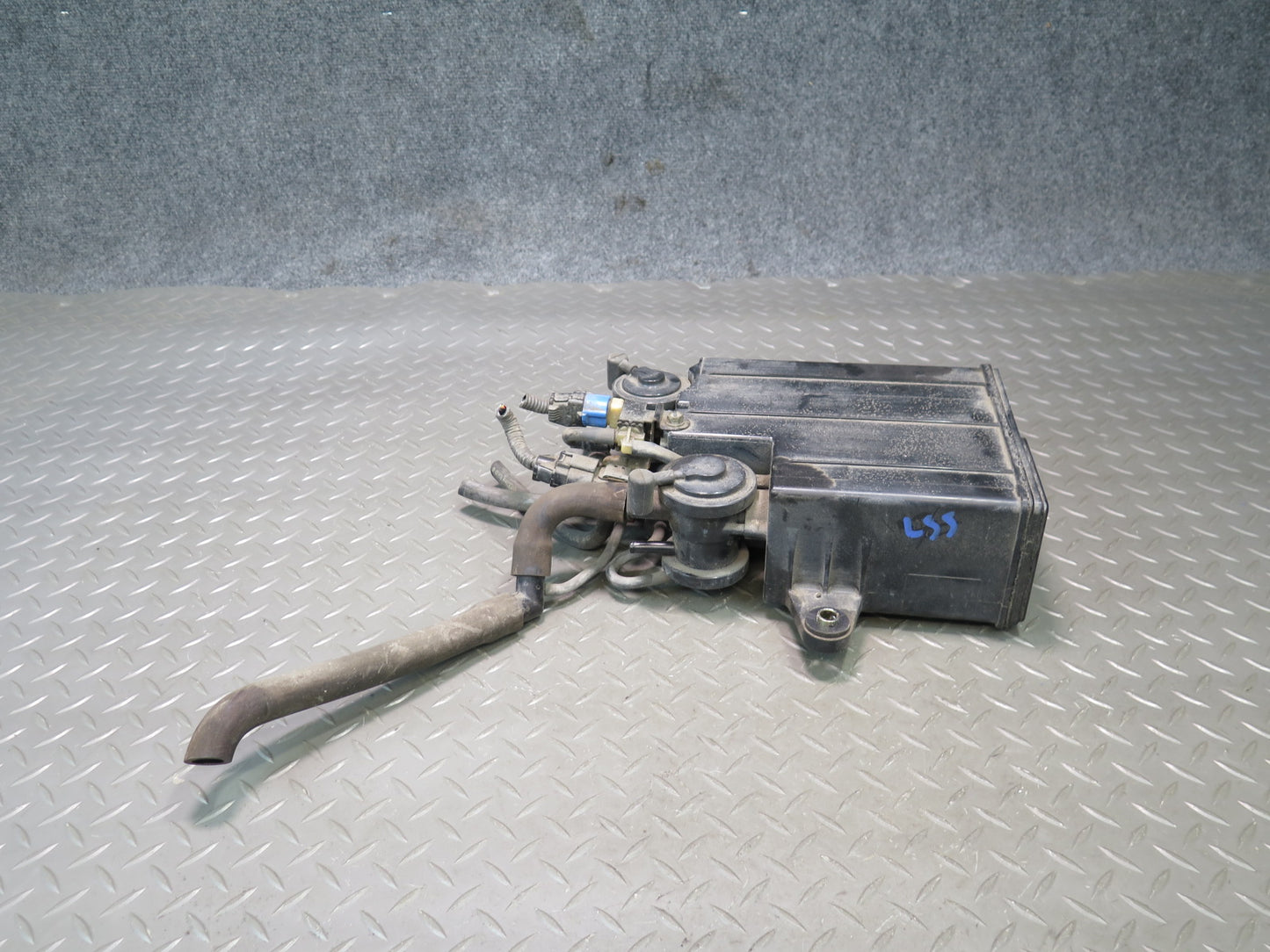 01-06 Lexus UCF30L LS430 Fuel Evap Vapor Charcoal Canister 77740-50092 OEM