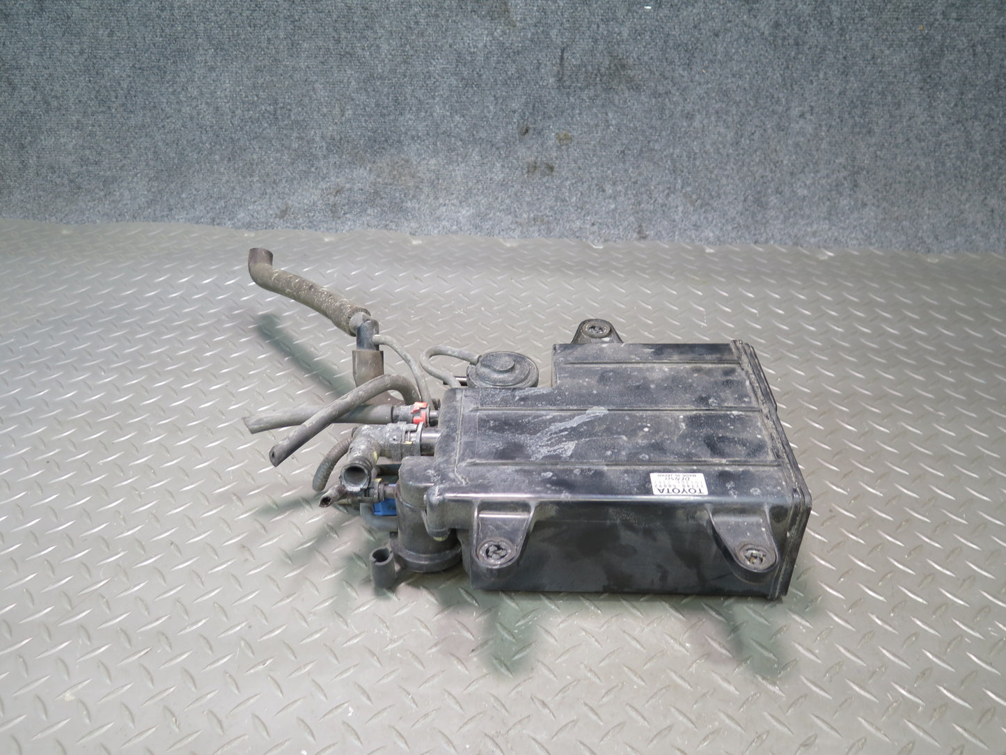 01-06 Lexus UCF30L LS430 Fuel Evap Vapor Charcoal Canister 77740-50092 OEM