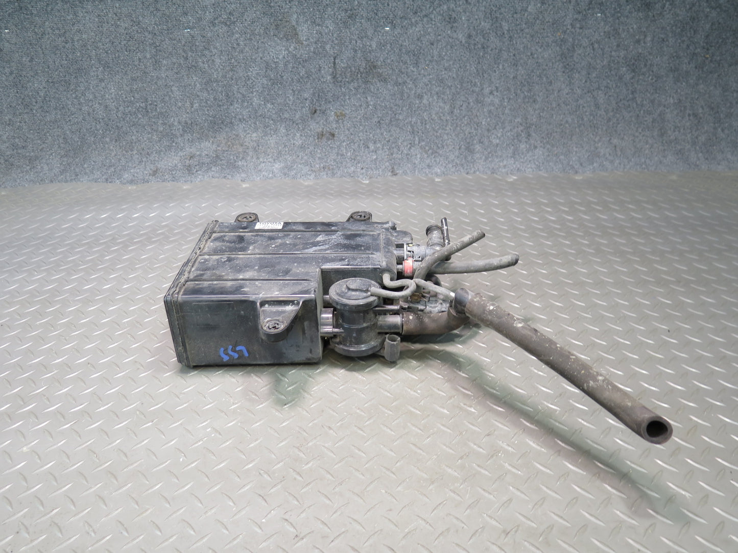 01-06 Lexus UCF30L LS430 Fuel Evap Vapor Charcoal Canister 77740-50092 OEM