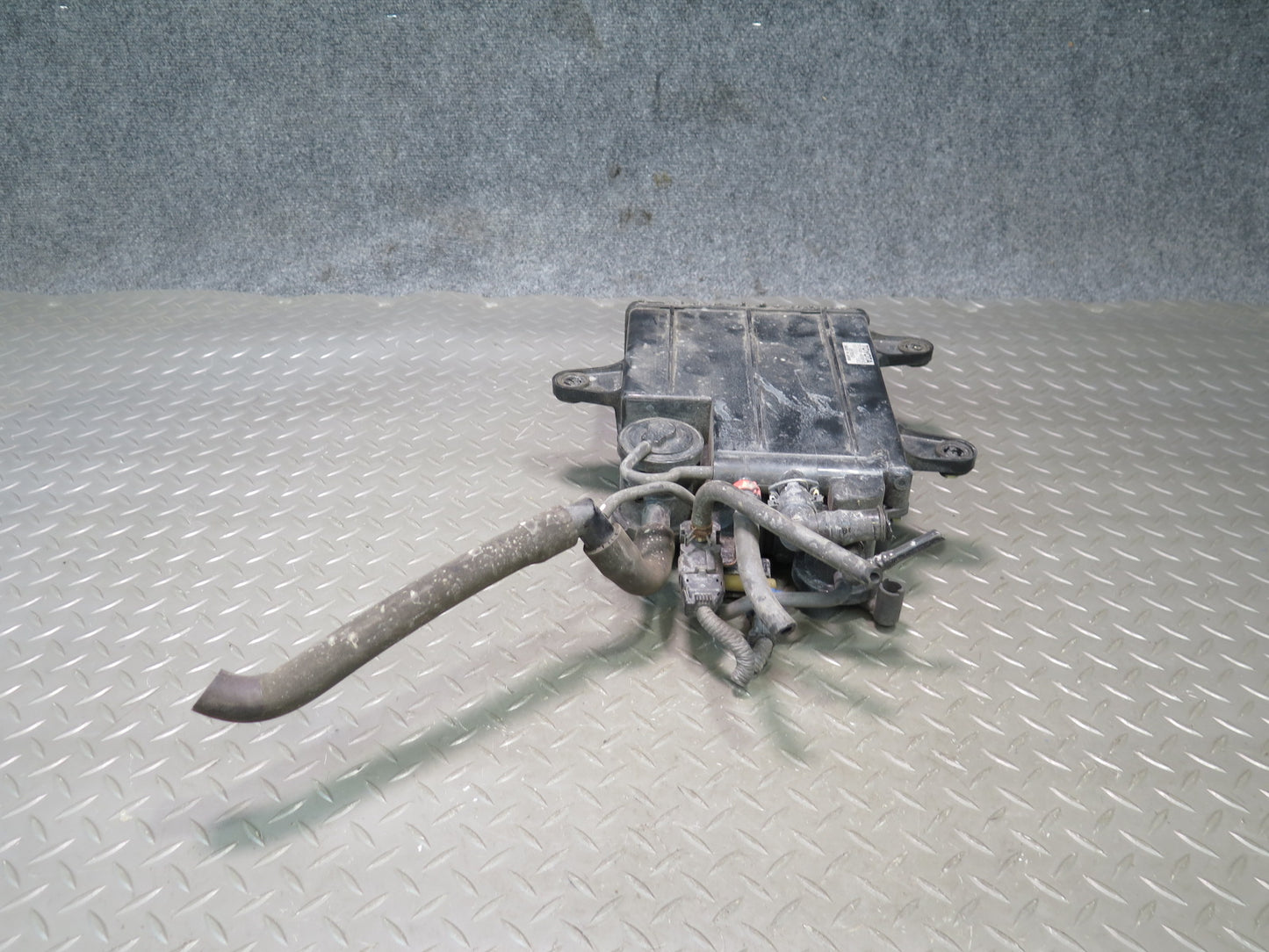 01-06 Lexus UCF30L LS430 Fuel Evap Vapor Charcoal Canister 77740-50092 OEM